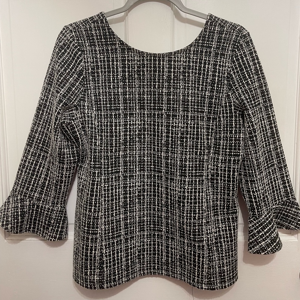 Excellent used condition Talbots womens size medium petite bell sleeve blouse